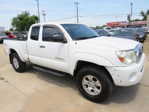 Used 2008 Toyota Tacoma PreRunner RWD image 3
