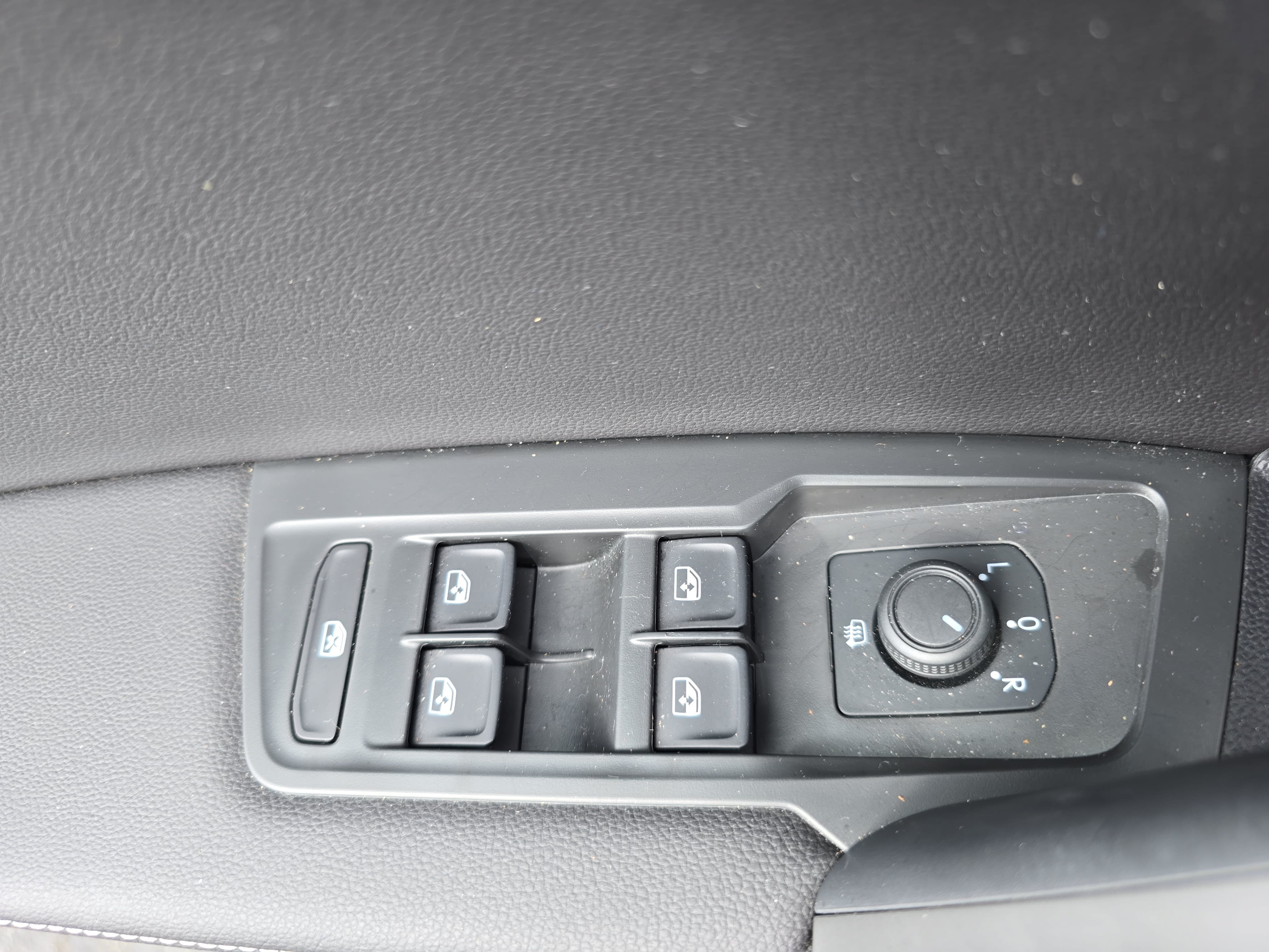 Certified 2023 Volkswagen Tiguan S FWD image 28