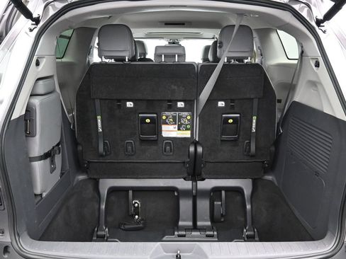 Certified 2024 Toyota Sienna XLE image 30