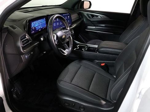 Used 2024 Chevrolet Traverse LT FWD image 12