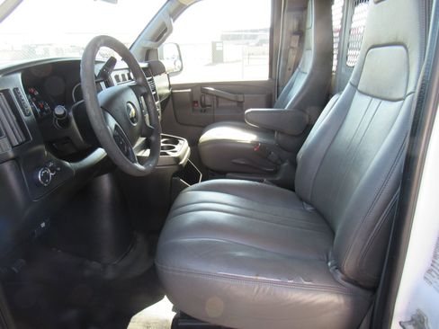 Used 2019 Chevrolet Express 2500 w/ Driver Convenience Package image 9