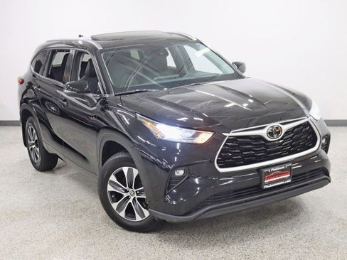 Used 2020 Toyota Highlander XLE image 5