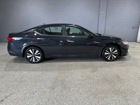 Used 2022 Nissan Altima 2.5 SV FWD image 2