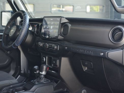 Used 2018 Jeep Wrangler Unlimited Sport AWD/4WD image 30