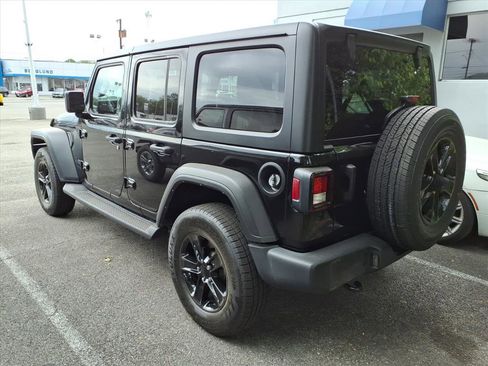 Used 2022 Jeep Wrangler Unlimited Sport AWD/4WD image 3