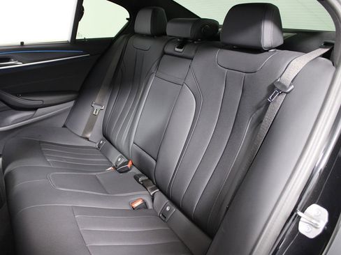 Used 2023 BMW 530e w/ M Sport Package image 31