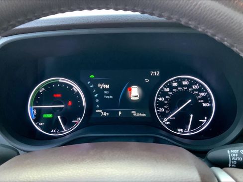 Used 2023 Toyota Sienna Platinum FWD image 23