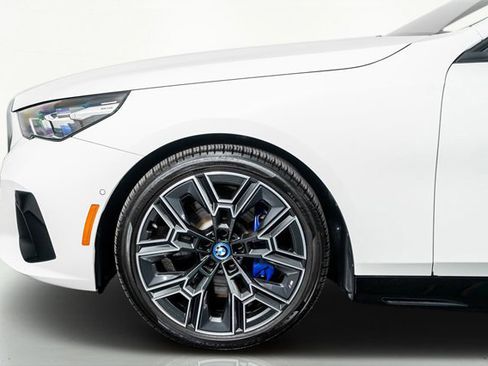 Used 2025 BMW i5 xDrive40 w/ M Sport Package image 18