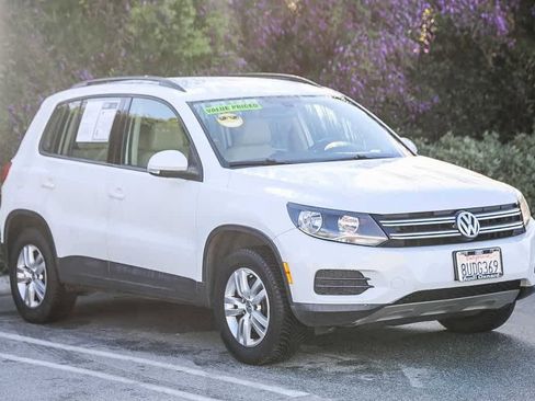 Used 2017 Volkswagen Tiguan S image 3
