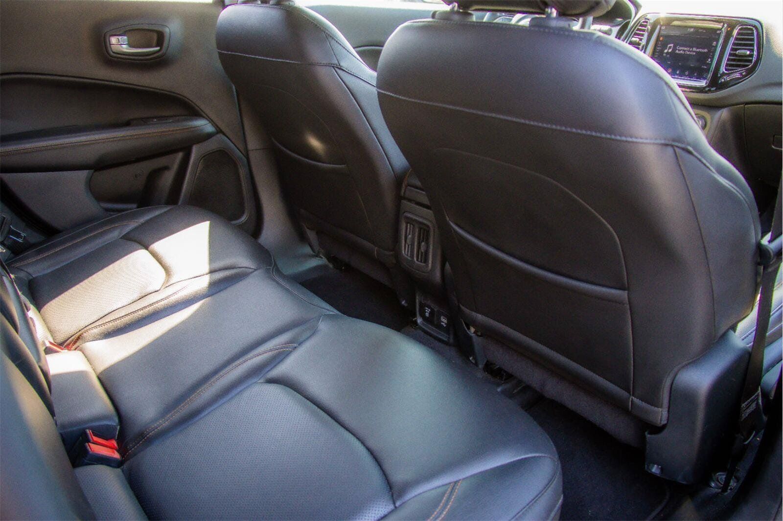 Used 2018 Jeep Compass Limited w/ Navigation Group FWD image 8
