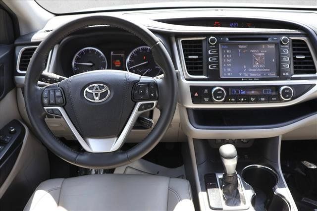 Used 2019 Toyota Highlander XLE AWD/4WD image 24