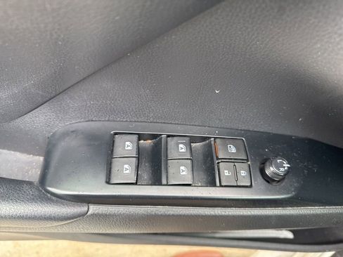 Used 2019 Toyota Camry SE FWD image 18