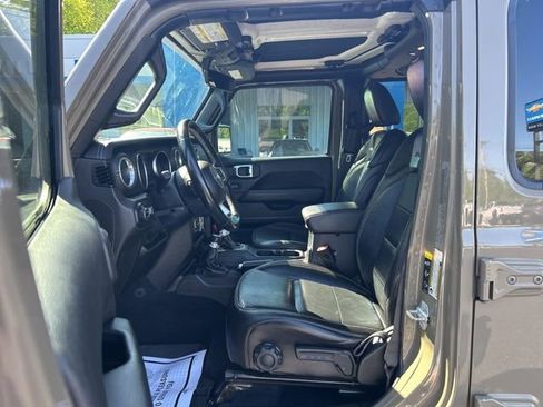 Used 2020 Jeep Gladiator Overland AWD/4WD image 9