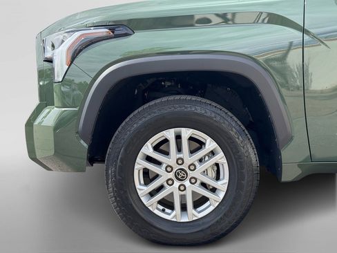 Used 2022 Toyota Tundra SR5 w/ SR5 Convenience Package image 8