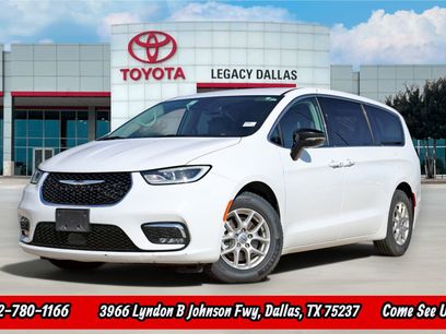 Used 2024 Chrysler Pacifica Touring-L