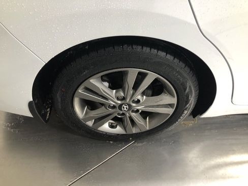 Used 2018 Hyundai Elantra SEL image 9