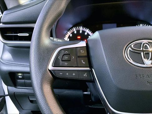 Used 2021 Toyota Highlander L image 20