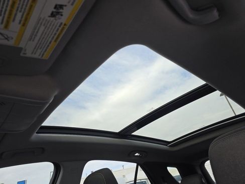 Used 2018 Chevrolet Equinox LT w/ Sun & Infotainment Package FWD image 3