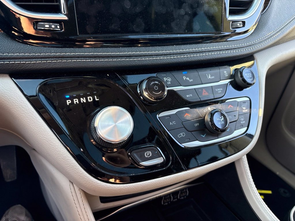 Used 2022 Chrysler Pacifica Limited FWD image 26