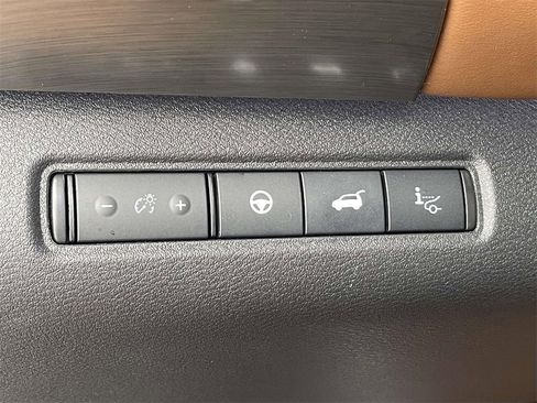 Used 2024 Nissan Pathfinder Platinum w/ Cargo Package image 32