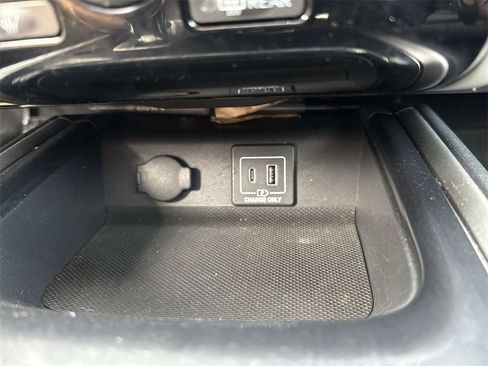 Used 2020 Nissan Pathfinder SV image 34