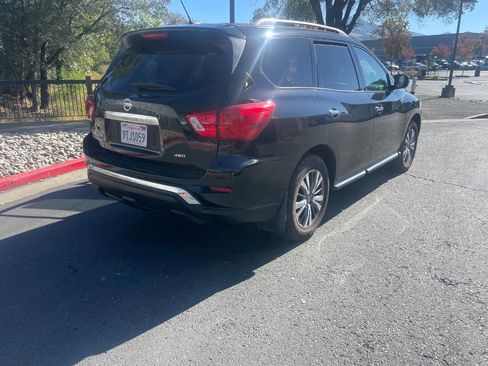 Used 2017 Nissan Pathfinder S image 3