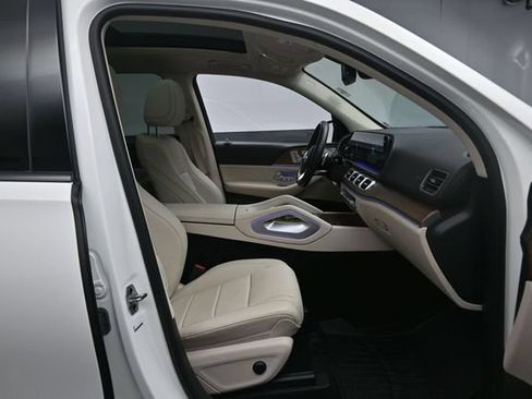 Used 2023 Mercedes-Benz GLS 450 4MATIC image 32