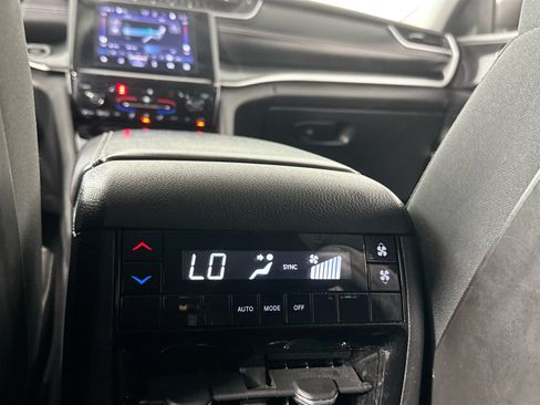Used 2021 Jeep Grand Cherokee L Laredo w/ Luxury Tech Group I AWD/4WD image 25