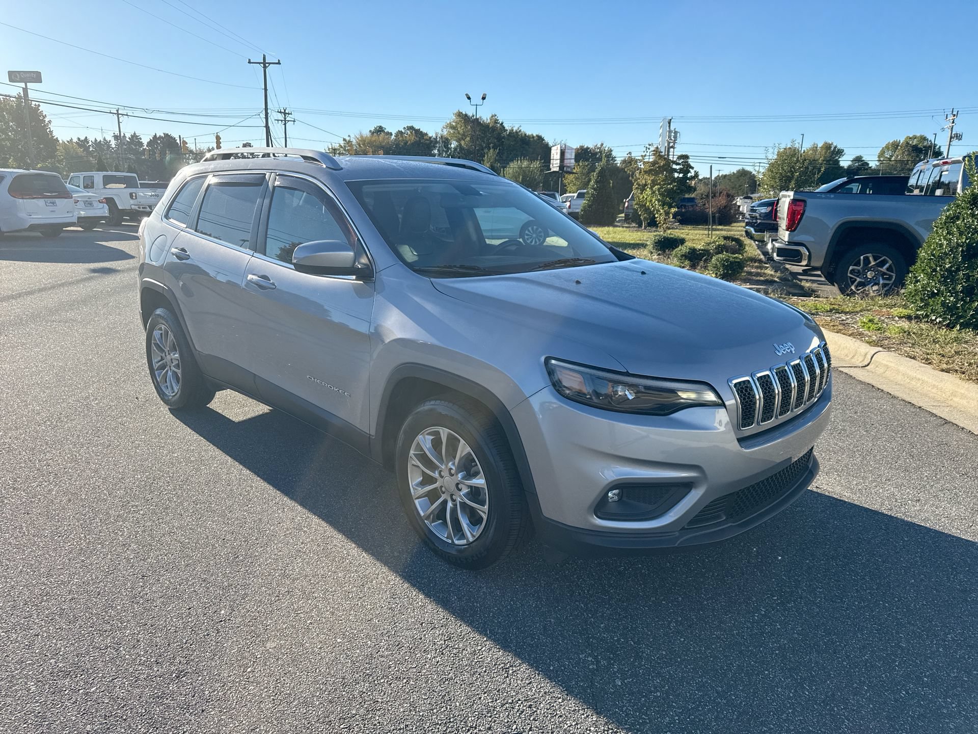 Used 2019 Jeep Cherokee Latitude Plus FWD image 2