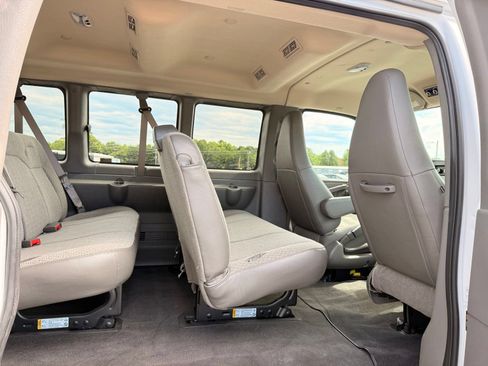 Used 2026 Chevrolet Express 3500 LT w/ LT Preferred Equipment Group RWD image 15