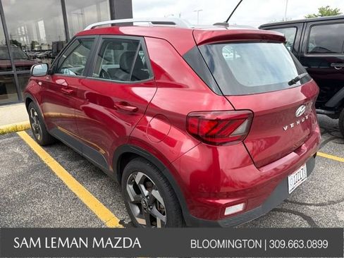 Used 2024 Hyundai Venue Limited FWD image 3