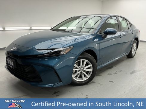 Used 2025 Toyota Camry LE image 1