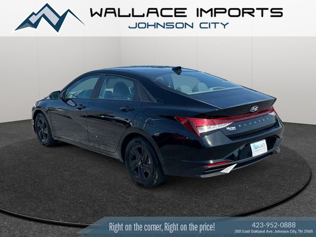 Used 2023 Hyundai Elantra SEL w/ Cargo Package FWD image 3