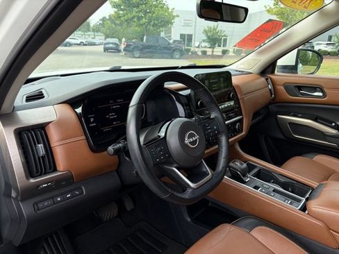 Certified 2024 Nissan Pathfinder Platinum w/ Cargo Package FWD image 15