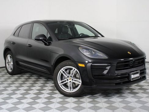 Certified 2025 Porsche Macan image 9