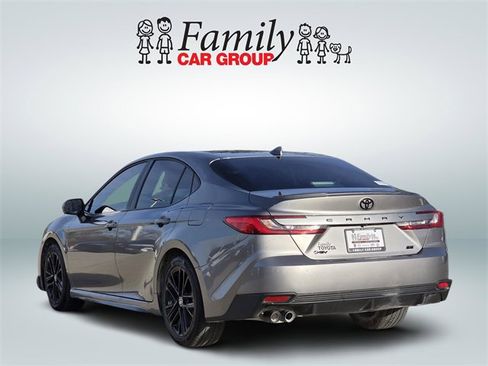 Used 2025 Toyota Camry SE w/ Convenience Package image 3
