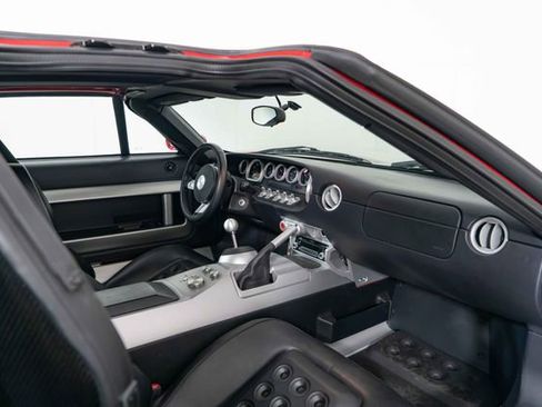 Used 2005 Ford GT image 23