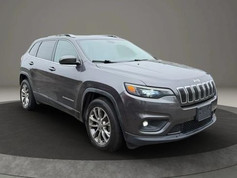 Used 2019 Jeep Cherokee Latitude Plus w/ Comfort/Convenience Group FWD image 1