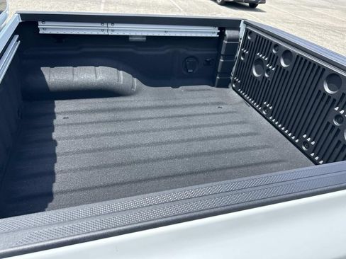New 2026 Nissan Frontier SV w/ SV Convenience Package RWD image 12