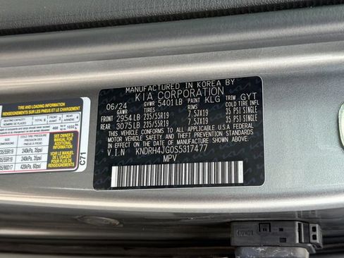Certified 2025 Kia Sorento EX FWD image 30