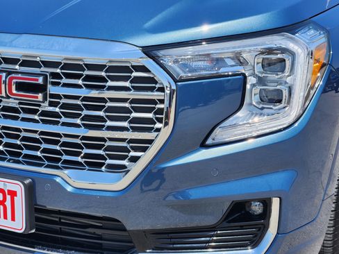 Used 2024 GMC Terrain Denali w/ Denali Premium Package AWD/4WD image 8