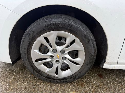 Used 2019 Chevrolet Cruze LS image 7