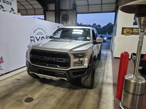 Used 2017 Ford F150 Raptor w/ Equipment Group 802A Luxury image 6