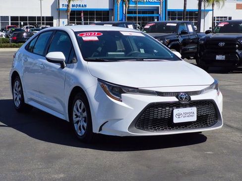 Used 2021 Toyota Corolla LE image 3