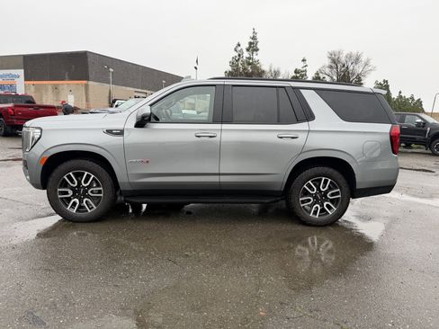 Used 2024 GMC Yukon AT4 w/ Technology Package image 2