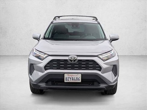 Used 2022 Toyota RAV4 XLE w/ Convenience Package FWD image 2