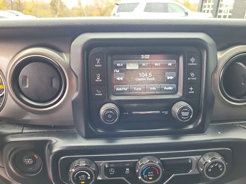Used 2018 Jeep Wrangler Unlimited Sport image 7