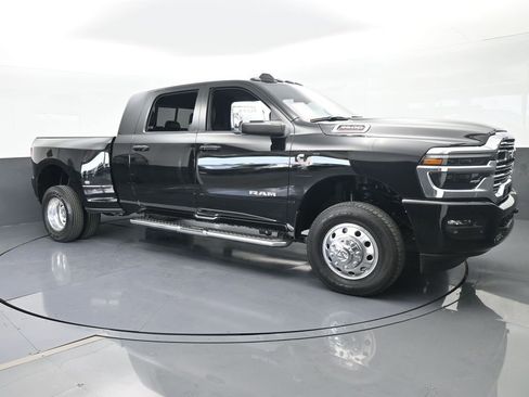 Used 2025 RAM 3500 Laramie image 8