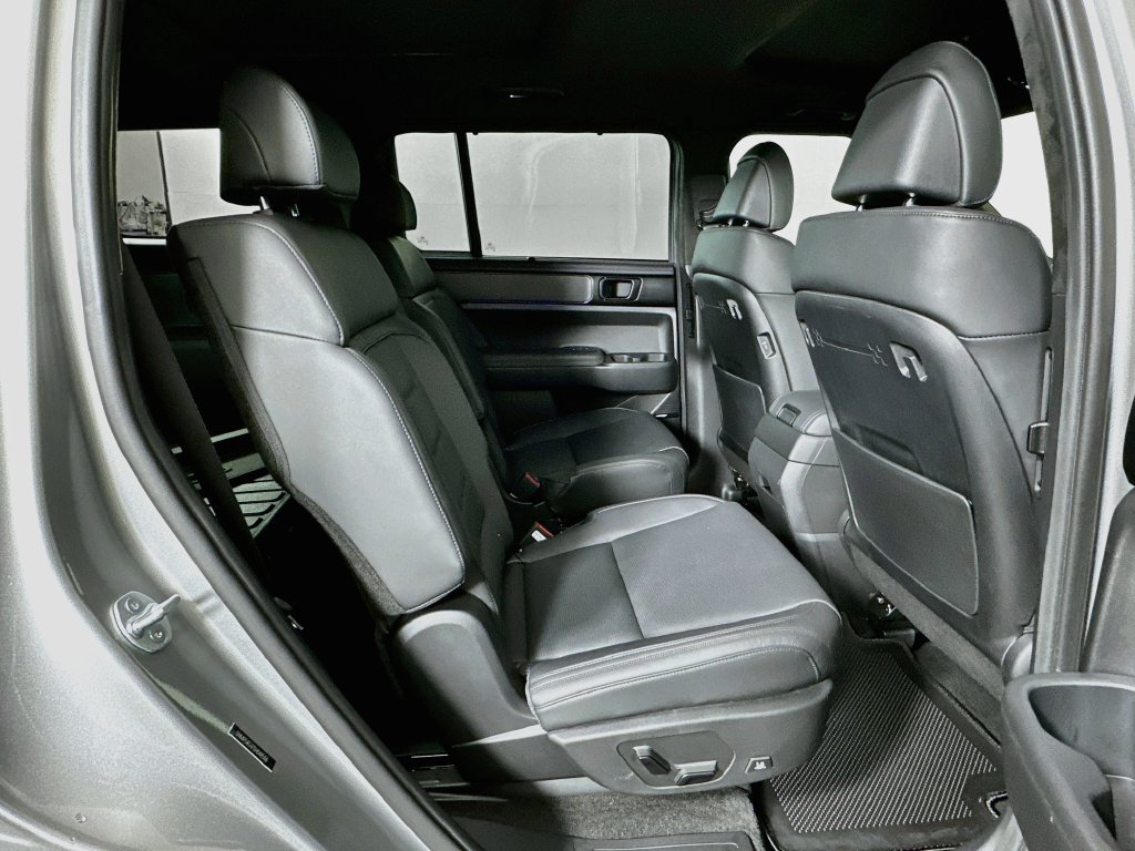 Certified 2025 Hyundai Santa Fe Calligraphy FWD image 30