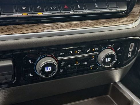Used 2022 Chevrolet Silverado 1500 RST AWD/4WD image 17